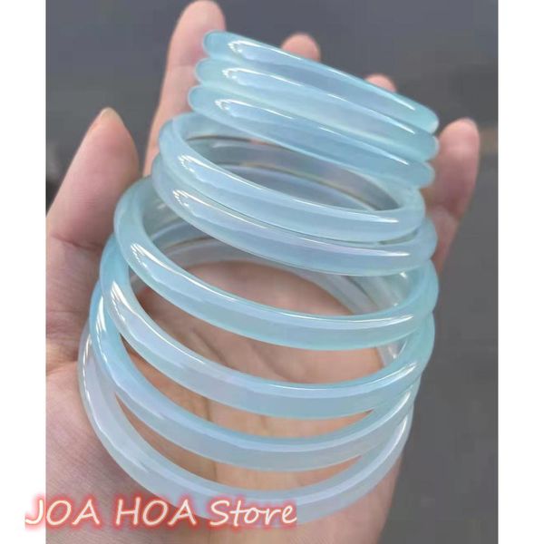 Armreifen Neues High Ice Hellblaues natürliches Chalcedon-Armband Achat JADEIT Beauty Handring Round Bar Jade Armreif Boutique FEINER Schmuck