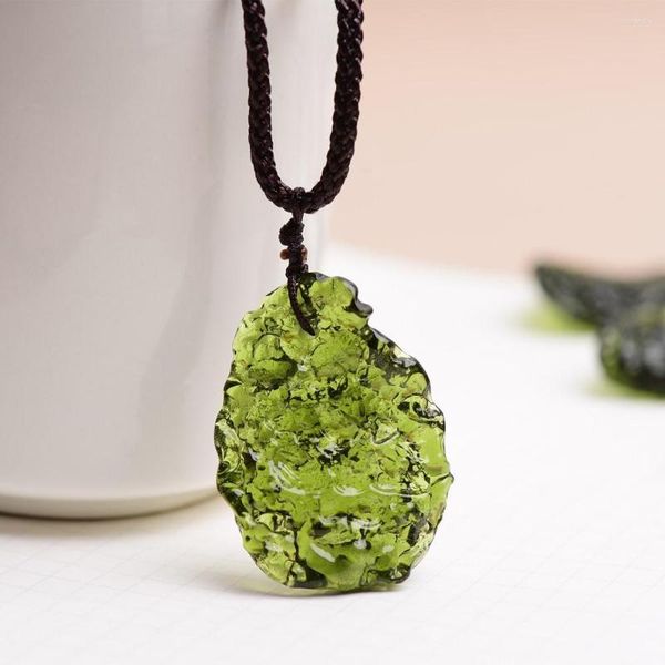 Collane con ciondolo 1PCS Collana di cristallo Moldavite Irregolare Energia naturale Guarigione Pietra Verde Meteorite Gioielli per uomini e donne