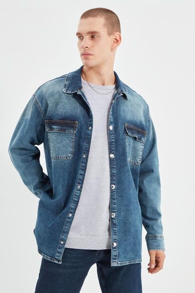 Jackets masculinos Trendyol Men Oversize Double Pockets Snap-Fit, ele deve cobrir a jaqueta de camisa jeans tmnaw22ce0148