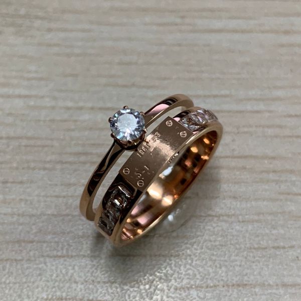 Designer de logotipo original de luxo Diamond M Ring Extravagante 18K Pink Rose Gold 316L Aço inoxidável Ringos Ringos Mulheres Jóias de casamento Lady Party Gifts 6 7 8 9