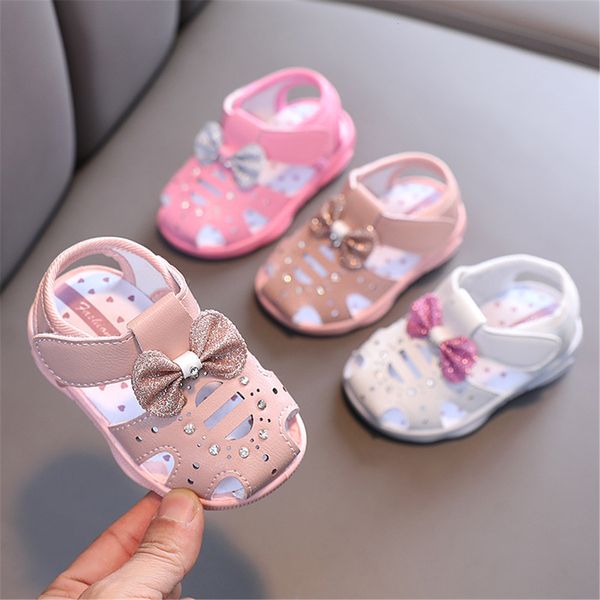 First Walkers Infant Girls Sandali Summer Baby Shoes possono emettere suoni Cute Bow Princesss Kid Toddler Bambini Soft First Walkers 230520