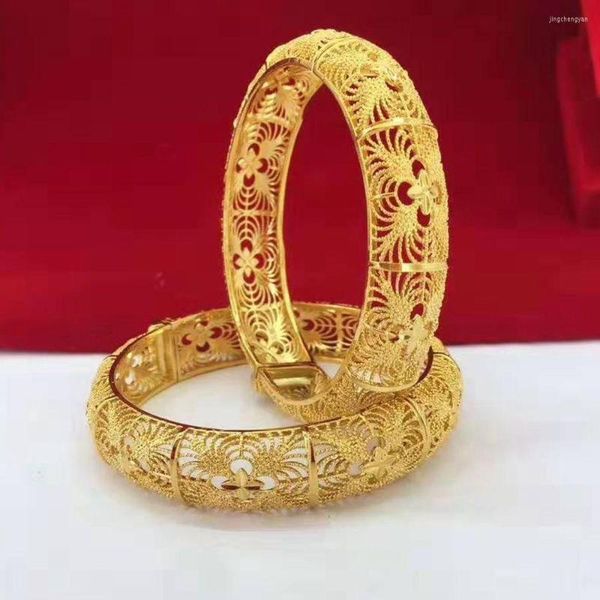 Bangle 1 Pcs Est Dubai Hollow Filigree Luxury Wedding Party Bracciale da donna riempito in oro giallo apribile 15mm di spessore
