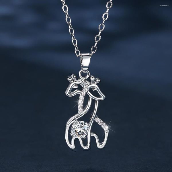 Collane con ciondolo Coppia di animali unici Giraffa Clavicola per le donne Colore argento Rotondo Zircone bianco Collana da viaggio Regali di gioielli