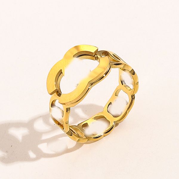 Anéis da marca Designer Love 18K Gold Bated Aço inoxidável Banda de letra Ring Men and Women Women Subving Ring Jewelry For Lovers Casal Rings Presente Tamanho 6 7 8 9