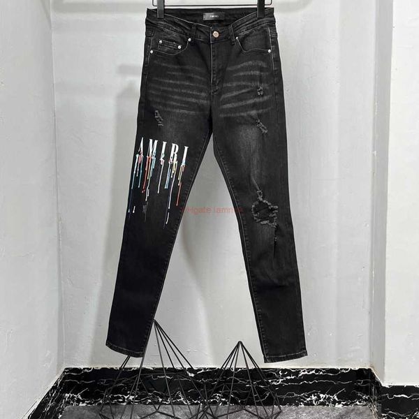 Abbigliamento firmato Amires Jeans Pantaloni in denim 830 Amies Fashion Brand Black Broken Hole Made Old Letter Stampa Jeans elasticizzati slim fit per uomo High Street Distressed R