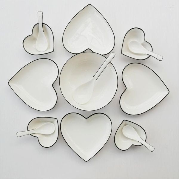 Placas Linha preta Placa de coração de cerâmica branca Placas de cozinha PRATOS DE COZINÇÃO