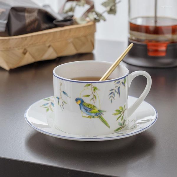 Tazze Piattini British Retro Coffee Cup Set Bone China Europeo Carino Divertente Utensile bianco Tazas De Cafe Tè in ceramica EB5BD