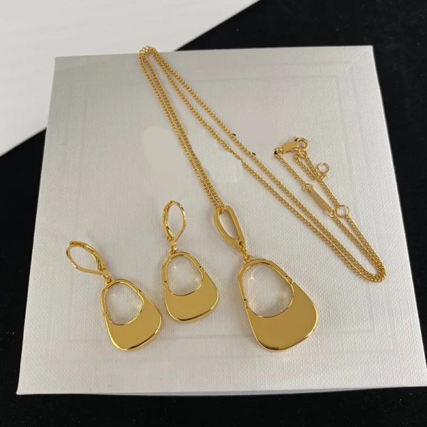 2023 Moda C Collana in oro di marca Orecchini da donna Nuovi uomini Collane Orecchini classici Collana di lusso Orecchini a bottone Set Accessori di gioielli