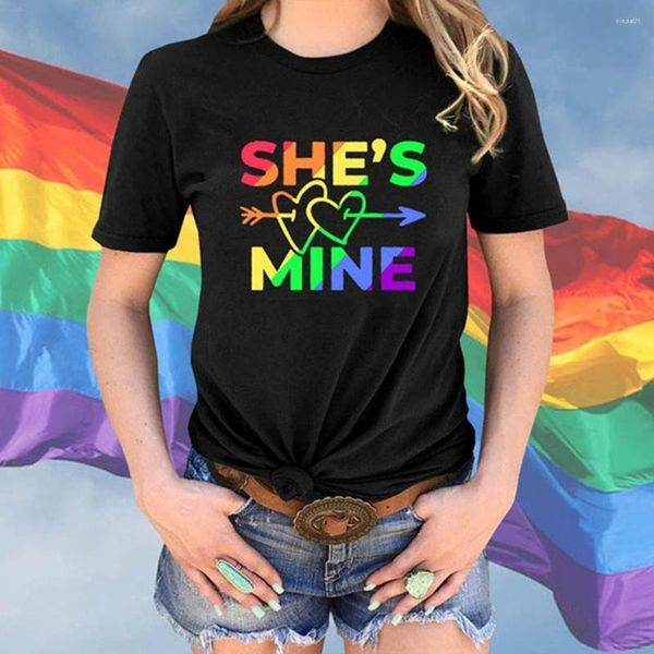 As camisas femininas lgbtq tee amor feminino vence a bandeira do orgulho do pescoço da tripulação que significa arco -íris orgulhoso