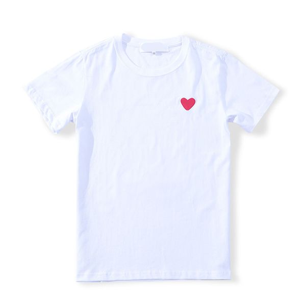 Camiseta de marca CDGS Summer Play Designer masculino T-shirts Play Tamise Commes Manga curta feminino des Badge Garcons Bordery Heart Shirt Red Love De Cool Tops 1337