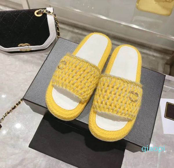 2023 Designer Plataforma de sandálias Sapatos de palha sandálias mulheres grossas de salto plano sapatos de salto plano casual slipper genuíno de couro versátil versátil