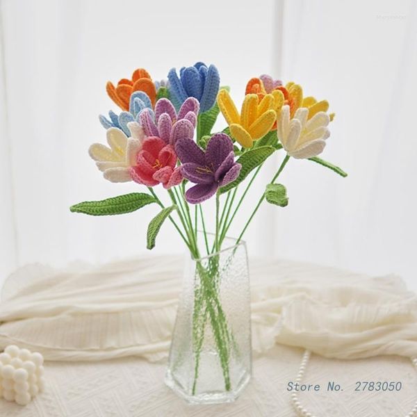 Fiori decorativi Fiore di tulipano all'uncinetto artificiale Tessuto a mano Artigianato d'arte fai-da-te Decorazione per feste per sfondo di compleanno di nozze