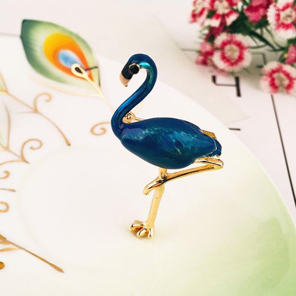 Spille Design Flamingo Lega Rosso Blu Smalto Uccello Spilla da donna in metallo con animali Spille per banchetti Broche Regalo Sciarpa Fibbia