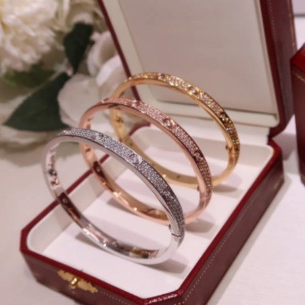 Au 18 k Brass banhadas a ouro nunca desaparecem réplicas oficiais joias de alta qualidade marca de luxo casal banglles love diamantes pulseira clássica estilo de estilo