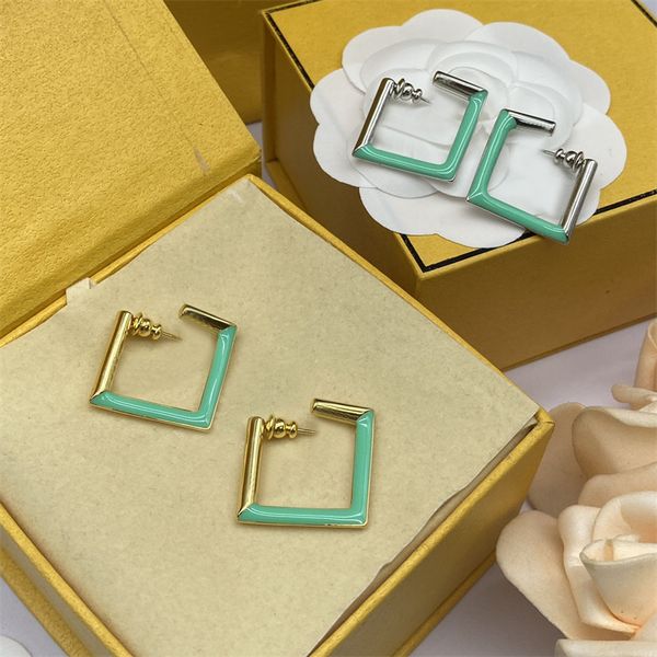 Зеленая тарелка Женщина Серьги дизайнер первые золотые ушные шпильки.