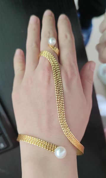 Braccialetto di moda 18 carati colore oro rete metallica polsino palmo braccialetto collegamento anello di barretta un pezzo simulato perla palma mano gioielli braccialetto nuovo trendy