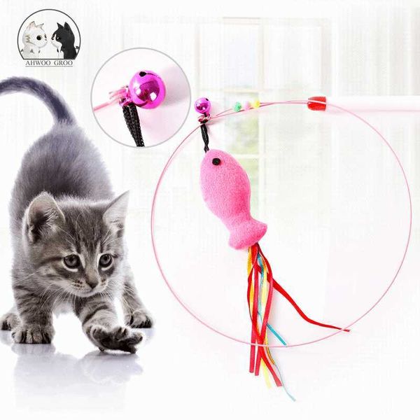 Giocattoli interattivi per gatti Giocattoli per gatti Campana di piume Bacchetta Teaser Asta Divertente a forma di pesce Campana Perline Gioca Pet Bacchetta giocattolo Filo d'acciaio Piuma Cat Teaser Toy G230520