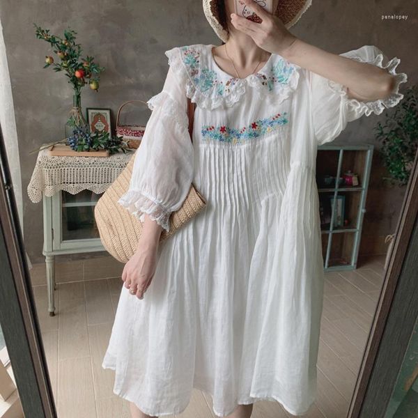 Abiti casual Estate giapponese Sen Girl Doll Colletto Ricamo in pizzo Ramie bianco Maniche a lanterna Abito da donna aderente