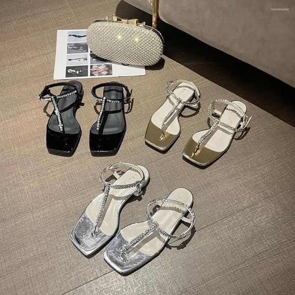 Сандальцы мода Женщины клипы для летних туфель. Плоские каблуки Серебряные черные золотые лодыжка для закусочных насосы хрустальная цепь страза