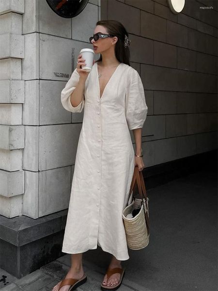 Повседневные платья сексуальные V шея без спинки Long Women Summer Beige Puff Three Chetert Entual Press Hotly Line Fashion Robe 2023