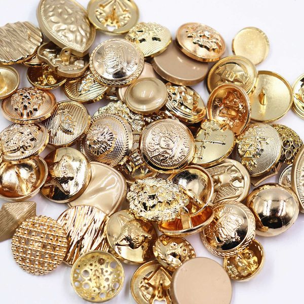 Botões de metal dourado de noções de costura misturados com qualquer estilo de botão de decoração de jaqueta de suéter acessórios diy 50pcs/lote js mix001 p230523