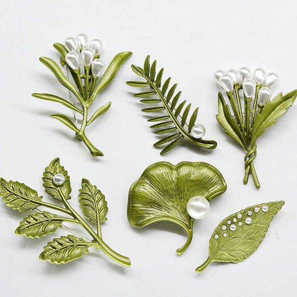 Pinos broches novos elegantes plantas verdes vintage folhas de metal broches de flor de pérolas Acessórios para femininos Acessórios de jóias G2205523