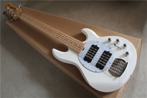 Высококачественная 5 струна Ernie Ball Music Man Sting Ray White Electric Bass Guitar Musicman Active Pickups 9 В батарея батарея кленово -кленово может быть настроена