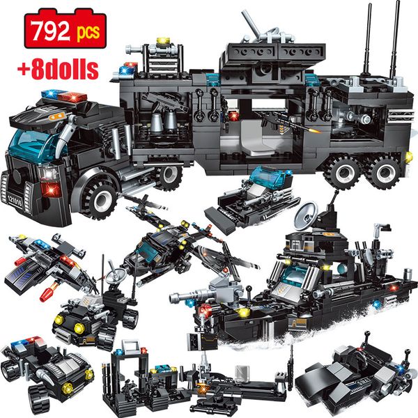 BLOCOS 792 PCS Cidade da estação Bloqueios de carros para a cidade SWAT Truck House Blocks DIY Toy for Boys Children 230523