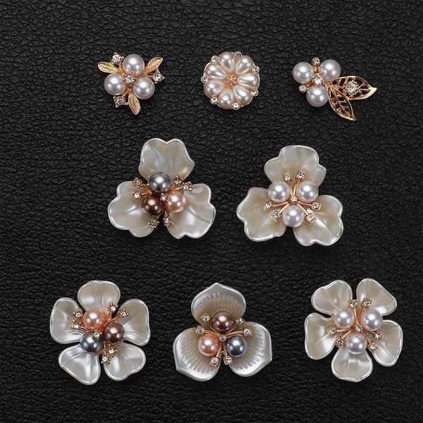 Nozioni di cucito Strumenti 10 nuovi bottoni di strass a forma di fiore di perle scintillanti bottoni decorativi di cristallo cappelli abbigliamento accessori per cucire artigianali fai-da-te P230524