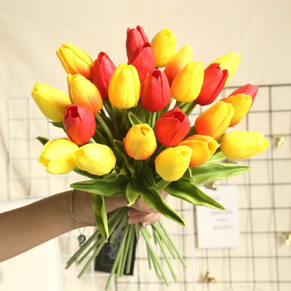 Fiori decorativi 16 colori PU Mini Tulip Flower Real Touch Decorazione domestica artificiale per matrimoni