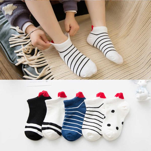 Çoraplar 5 Çift/Çocukların Parçası Sonbahar ve Kış Pamuklu Kızlar Kısa 1-12 Yaşındaki Kalp Şekleli Erkeklerin Nefes Alabilir Zemin Çorapları G220524