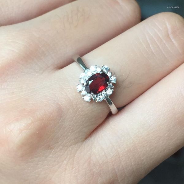 Cluster-Ringe Big Sale Klassischer natürlicher roter Granat-Edelstein-Ring Frauen Silber Schmuck Geburtstagsfeier Jubiläumsgeschenk Wein Weihnachten