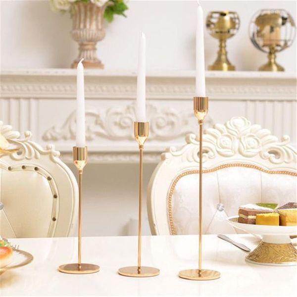 Titulares de vela 3 PC/ set European Vintage Metal Holder Simples Golden Wedding Decoration Bar Party Sala de estar em casa