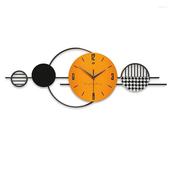 Relógios de parede Relógio criativo da sala de jantar decorativo Relógio silencioso Craft de metal de luxo e placa de alta densidade com mostrador de couro