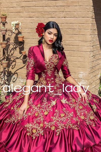 Borgogna Princess Charro Quinceanera Abiti con giacca a maniche lunghe Ricamo Corsetto Abito da ballo per 15 anni