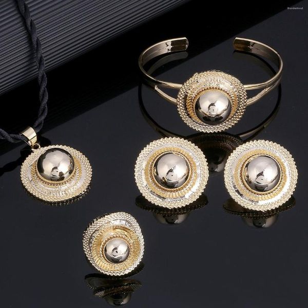 Серьги ожерелья устанавливают золотой цвет этнический этнический фестиваль хабеша