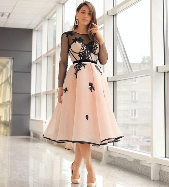 A-line короткое выпускное платье 2023 длинные рукава иллюзия корсет черные кружевные аппликации Формальная вечеринка вечером выросла Vestidos de Fiesta Robe de Soiree