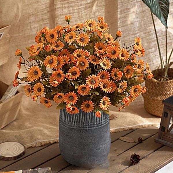 Dekorative Blumen, einzigartige Kunstseidenblume, dekorativer, frischhaltender künstlicher Blumenstrauß, kurzer Stiel, Kamille