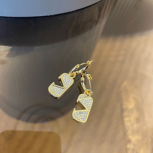 Designer di orecchini per donne per donne Nuova moda Gioielli di fidanzamento di lusso Gift Senior Wedding V Earring Gold6TJ66TJ6T5ym