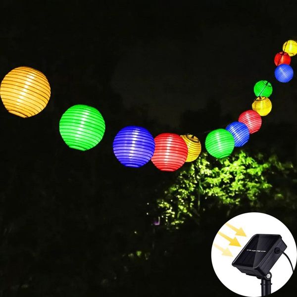 Decorazioni da giardino Lanterna a batteria solare impermeabile String Lights Paper Ball Garland Light per la festa nuziale di Natale all'aperto 230525