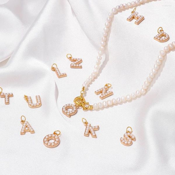 Colares pendentes Colar de letra de pérola personalizada Cara de gargantilha personalizada pequena charme brilhante para homens Presente de joias para mulheres