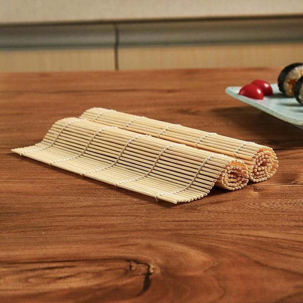 Sushi Tools Bamboo Rolling Mat Cucina antiaderente Rulli di riso Food Grade DIY Hand Maker Stampo Accessori da cucina 24x24cm 230525