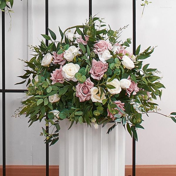 Dekorative Blumen, künstliche grüne Pflanze, Rose, Blumen-Hochzeitshintergrund, Bogen, Deko, hängende Blumenreihe, Outdoor-Arrangement, Party, Kirche, Bodenball