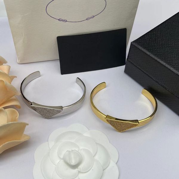 Pulseira de unhas bracelete de trevo triângulo p tênis de tênis novo estilo presente de presente ajuste de pulseiras para mulheres designers de jóias de grife pulsera
