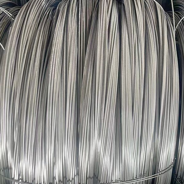 Çizilmiş tel yerine yüksek mukavemetli Q195 bağlayıcı siyah demir telli soğuk çizilmiş tel kaynak örgü