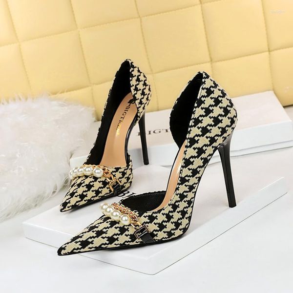 Dress Shoes Checkered Shallow Cut High Heels 2023 Spring Pearl Metal Chain Super Zapatos De Mujer Designer Elegant Womens