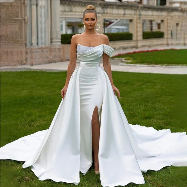 Abiti da sposa a sirena monospalla con perline scintillanti con mantello da abito da sposa con spacco laterale del treno staccabile