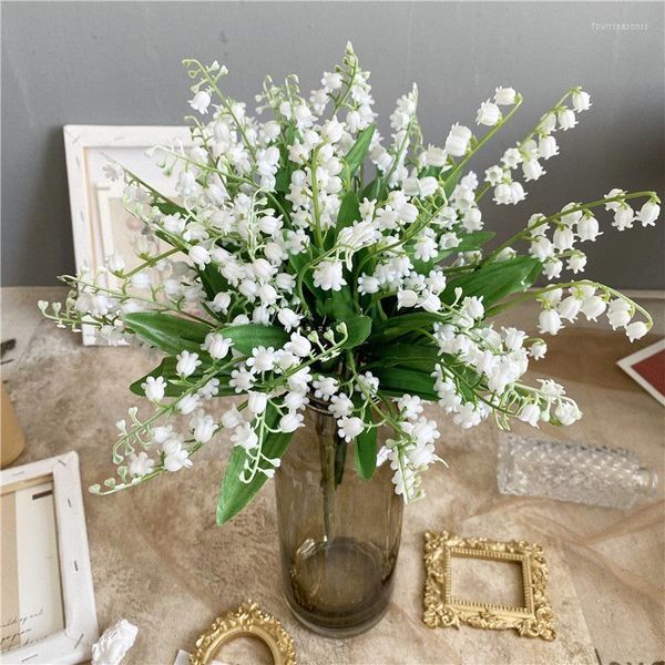 Dekorative Blumen Weiße künstliche Blume Maiglöckchen Geschenk Seide Fake Bouquet für Home Office Hochzeit Party Dekor Flore