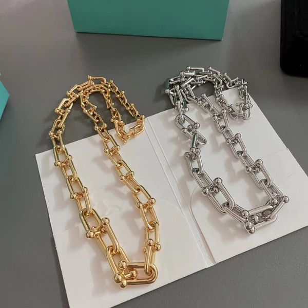Designer-Luxus-U-förmige Halskette aus europäischem und amerikanischem Titanstahl, Nischendesign, Sinn für alles, was ins Hufeisenkette-Persönlichkeitspaar passt
