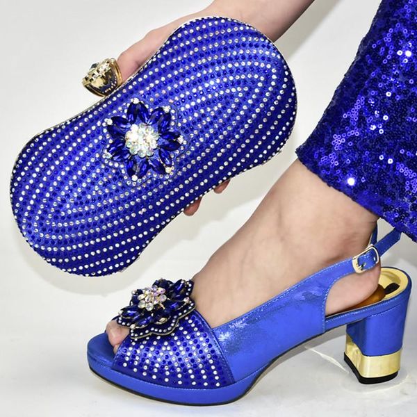 Обувь обуви африканское лето в гостях и сопоставление с сумками, набор Италия Элегантные Женские Пешеты синего цвета для вечеринок